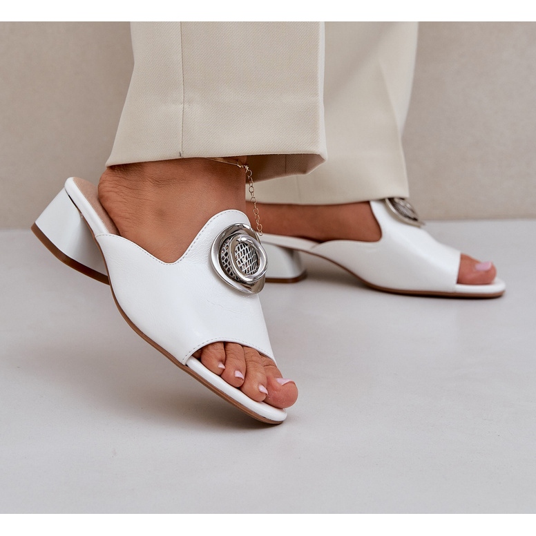 Jezzi Elegant women's low -heels with a white decoration 2