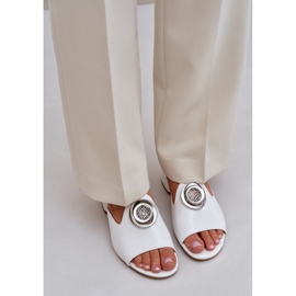 Jezzi Elegant women's low -heels with a white decoration 6