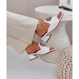 Jezzi Elegant women's low -heels with a white decoration 7