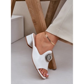 Jezzi Elegant women's low -heels with a white decoration 8