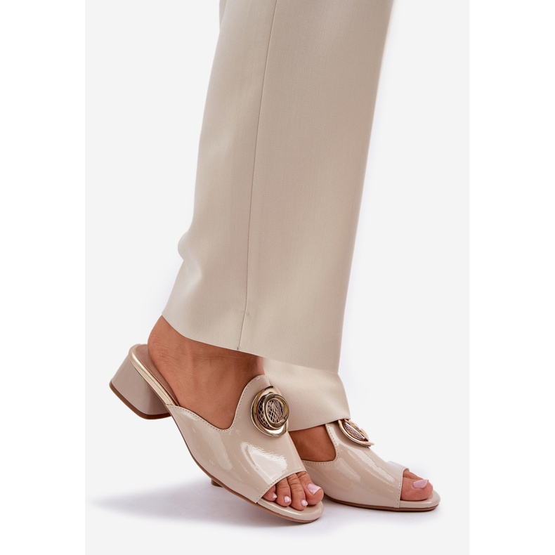 Jezzi Elegant women's low -heeds with a beige decoration 1