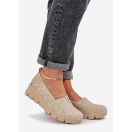 Jezzi Women's shoes with an openwork gold wedge pattern golden 1