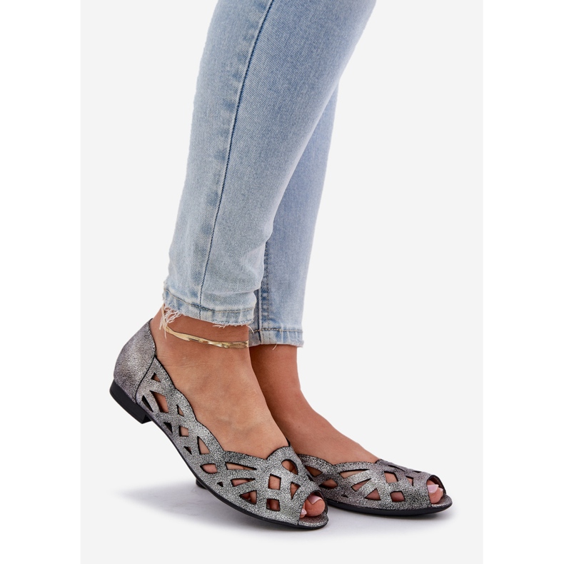 Jezzi Silver openwork ballerinas with bare fingers 1