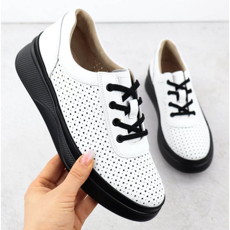 Openwork shoes on the Vinceza 79506 white platform 1