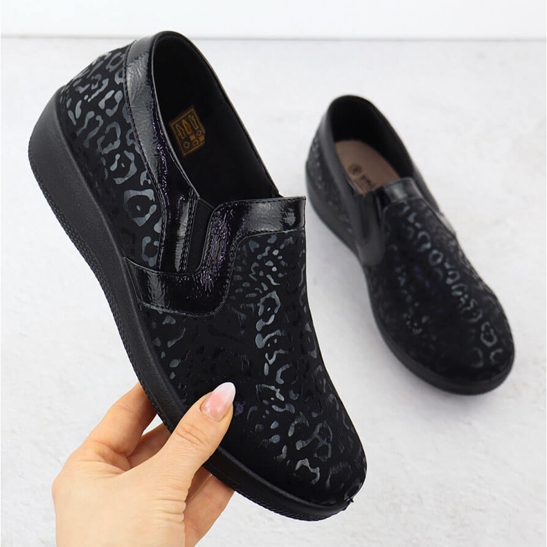 Women's comfortable shoes in leopard print inserted unisoft 8910 black 1