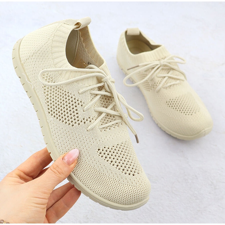 Women's sports shoes openwork beige news 1020 1