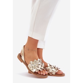 Leather sandals with flat -heeled Zazoo 40425 zloty golden 1