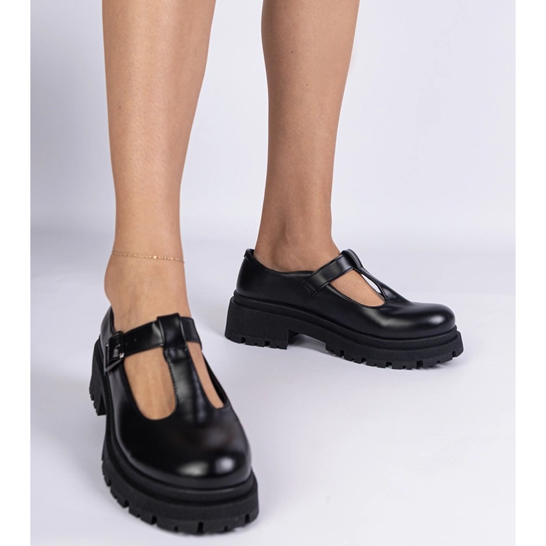 Black shoes on the eco -leather platform 1