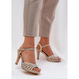 Sandals on a pin with decoration and glitter D&amp;A mr1038-33 gold golden 2