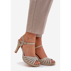 Sandals on a pin with decoration and glitter D&amp;A mr1038-33 gold golden 1