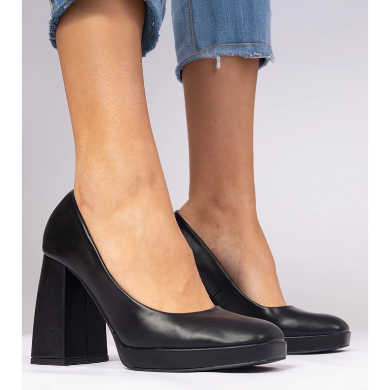 Black pumps on a massive post with a square toe 1