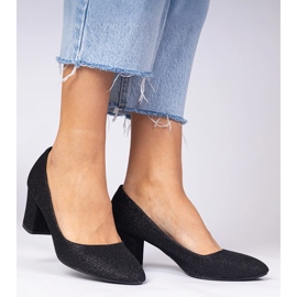 Black women's pumps with a material finish 2