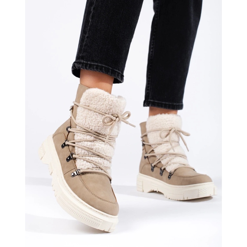 Beige women's snow boots with sheepskin 2