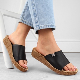 Comfortable women's leather flip-flops, black Helios 130.011 1 Comfortable women's leather flip-flops, black Helios 130.011 1