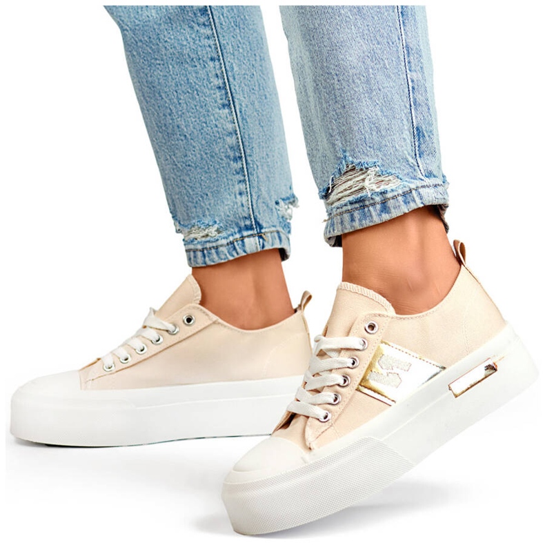 Beige LY100BE low-top sneakers with a thick sole 1