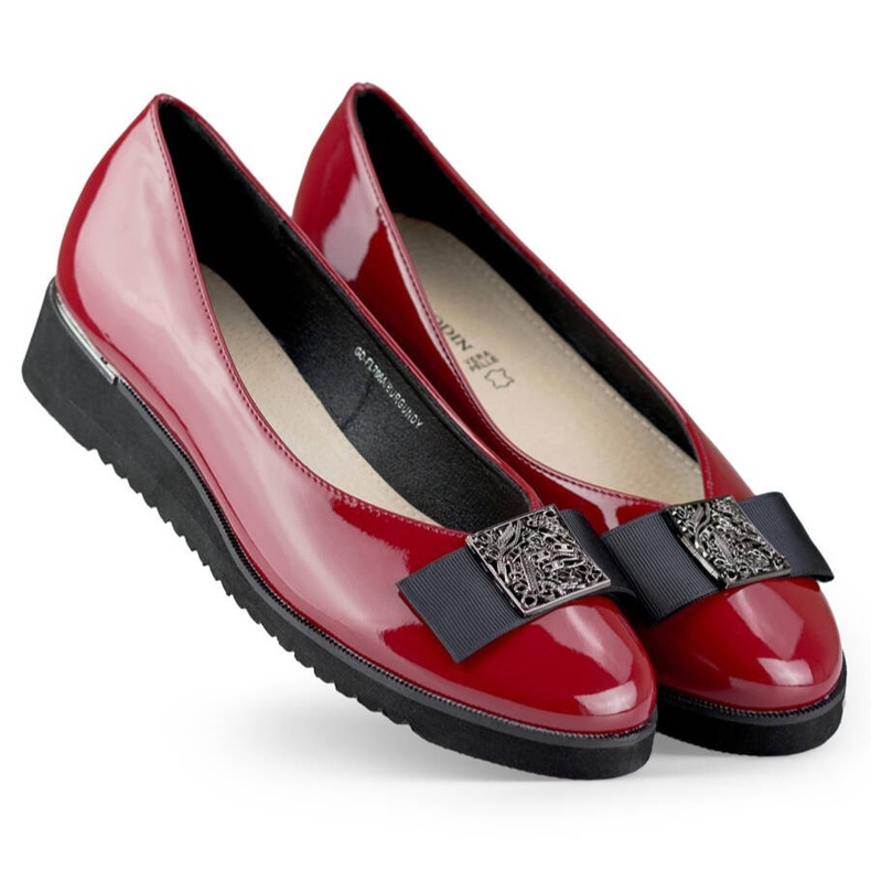 Ladies' patent shoes with a decoration on a low wedge, red GD-FL766BUR 1