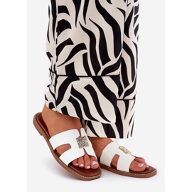 Flat flip flops with cutouts and a white decoration 1