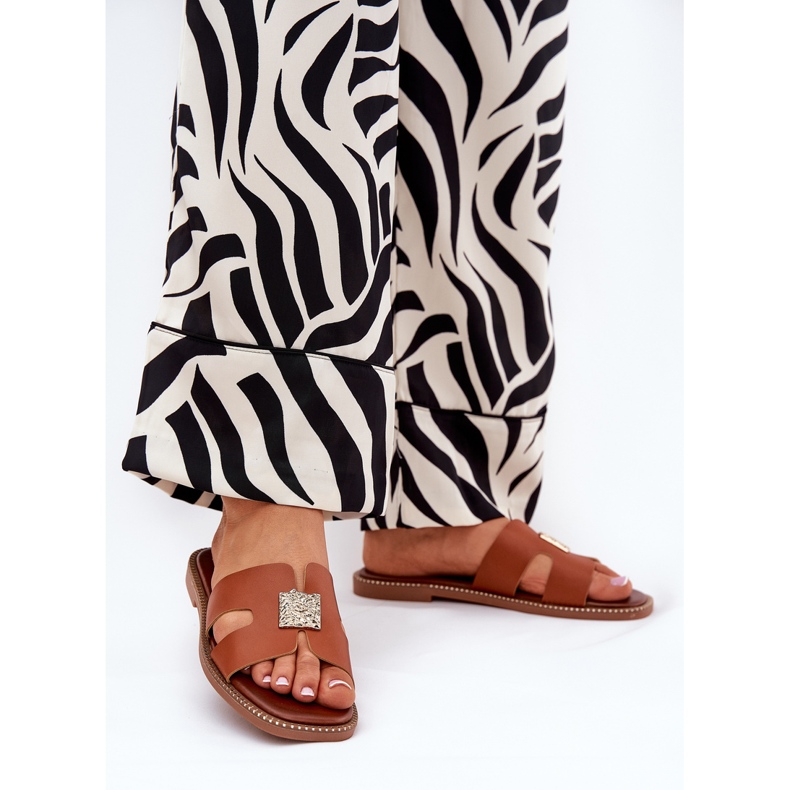 Flat flaps with cutouts and Camel decoration brown 2