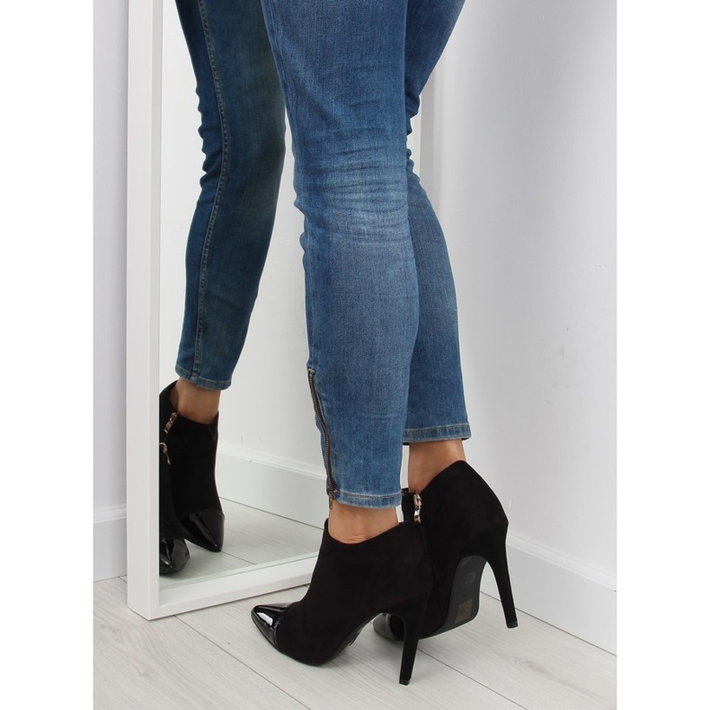 Black boots on a high heel 1131-5 black 1