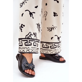 Jezzi Shiny women's sandals with an ornament of flat black 2 Jezzi Shiny women's sandals with an ornament of flat black 2