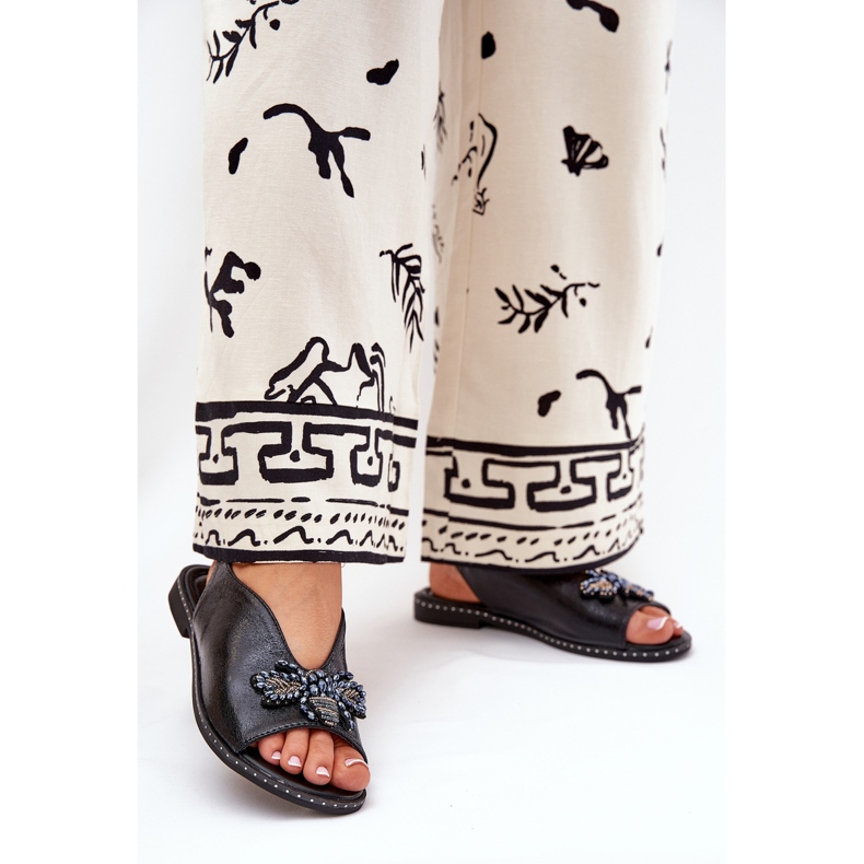 Jezzi Shiny women's sandals with an ornament of flat black 2 Jezzi Shiny women's sandals with an ornament of flat black 2