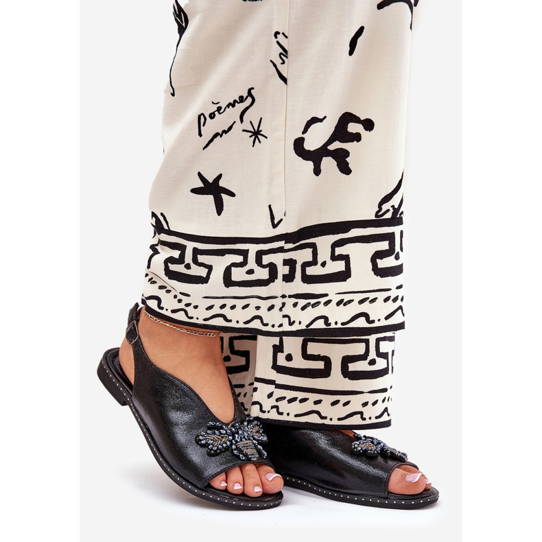 Jezzi Shiny women's sandals with an ornament of flat black 1 Jezzi Shiny women's sandals with an ornament of flat black 1