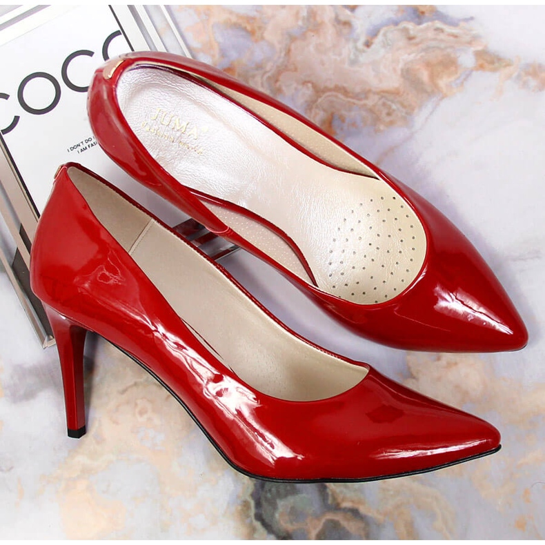 Pumps on a red lacquered Juma stiletto 1