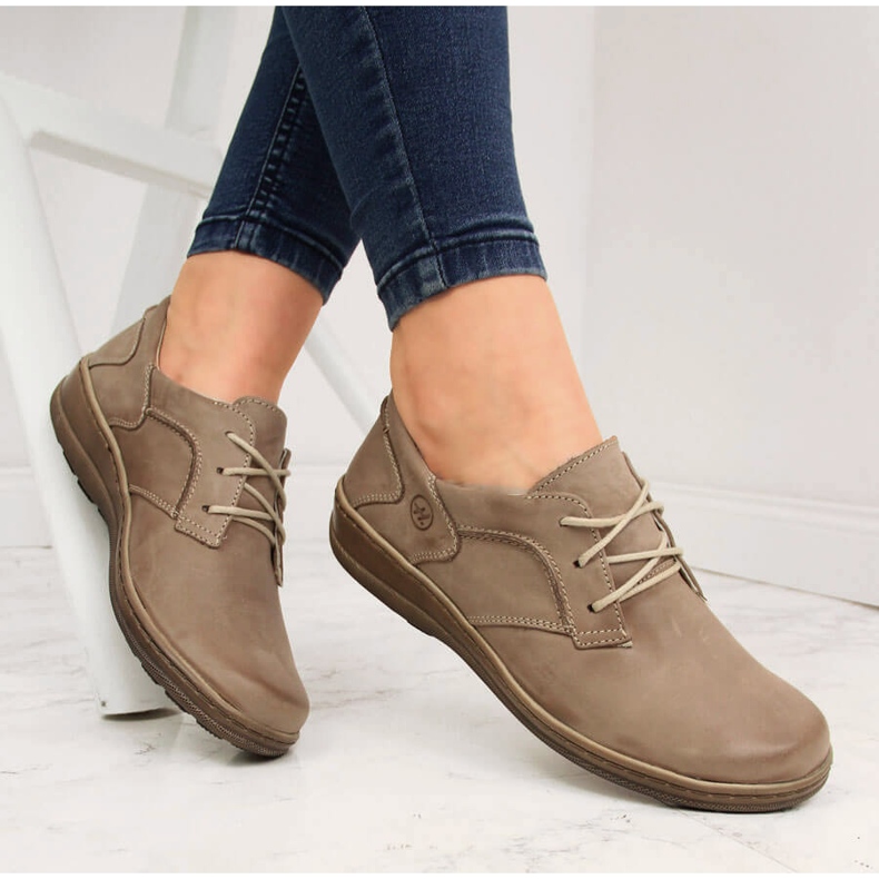Comfortable leather women's shoes in beige Helios 715 1