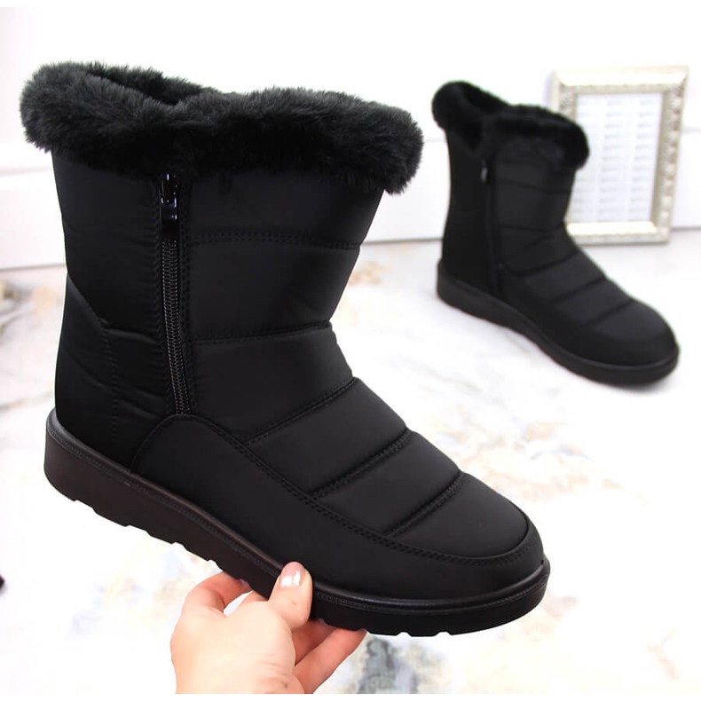 Women's insulated snow boots with fur, black Potocki PY16065 2