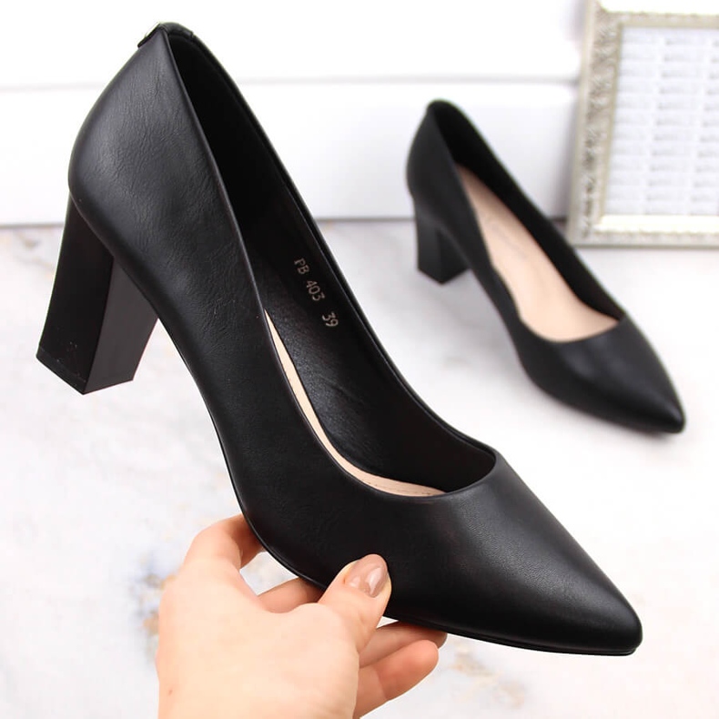 Black pointed-toe pumps by Sergio Leone PB217 1
