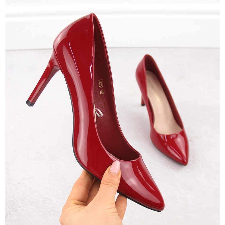 Pocked pumps, painted pins red Sergio Leone 1339 1 Pocked pumps, painted pins red Sergio Leone 1339 1