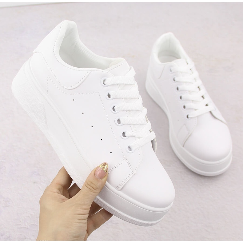 Women's sports shoes on the platform white Sabatina 0974 2