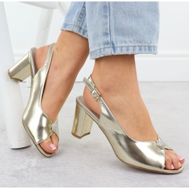 Women's sandals on the post Metallic Golden Jezzi 6985 1