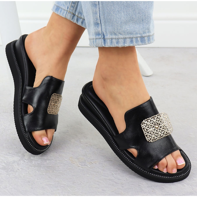 Eco-leather slippers on the black platform with an ornament of Jezzi 2267 1 Eco-leather slippers on the black platform with an ornament of Jezzi 2267 1