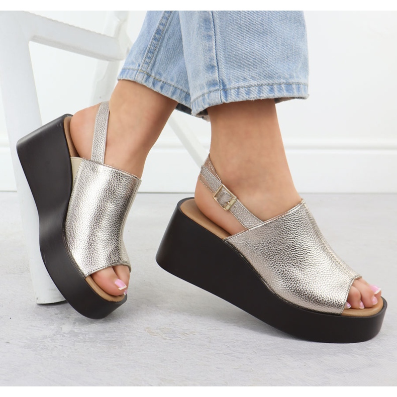 Women's sandals on the platform Golden Jezzi 24130 1