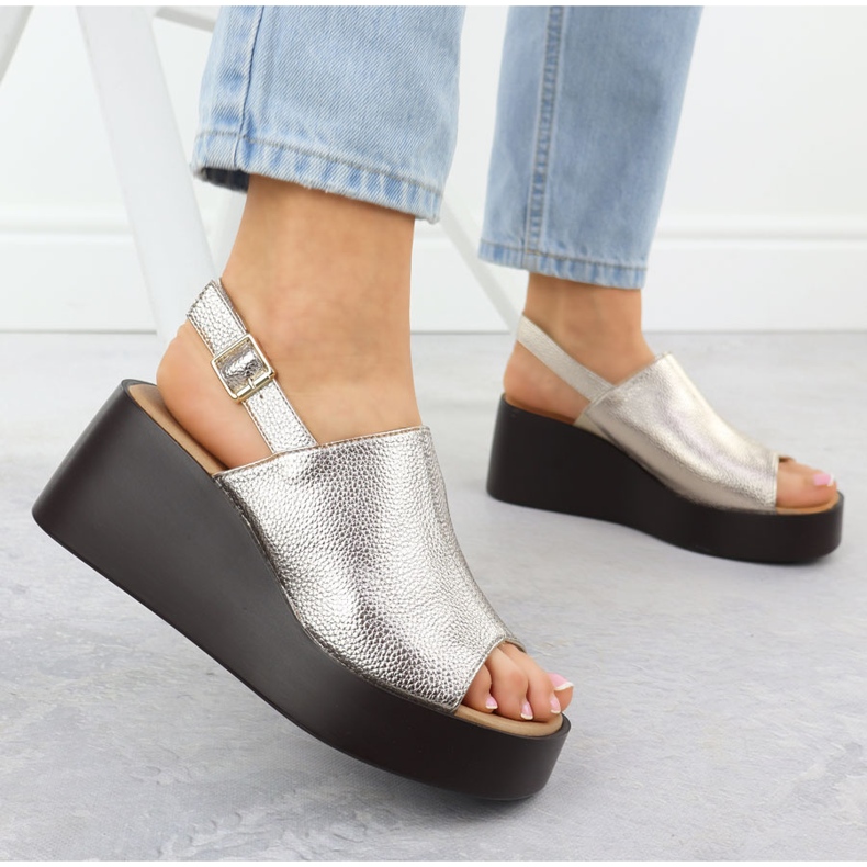 Women's sandals on the platform Golden Jezzi 24130 2