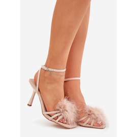 Women's sandals on a pin with feathers beige 1 Women's sandals on a pin with feathers beige 1