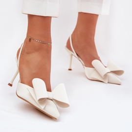 High heels and ecru bow white 2