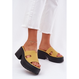 Women's slippers on the platform and massive heels yellow 1