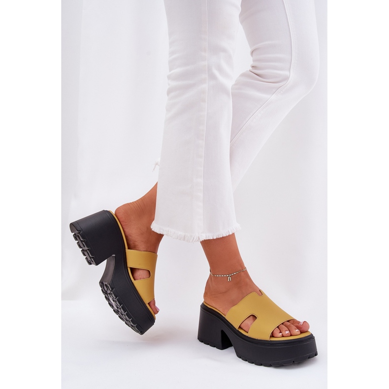 Women's slippers on the platform and massive heels yellow 2