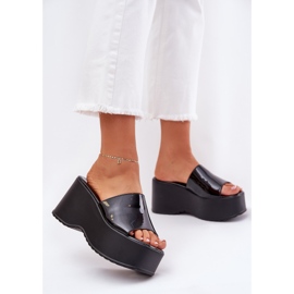 Painted women's slippers on the platform and black wedges 2 Painted women's slippers on the platform and black wedges 2