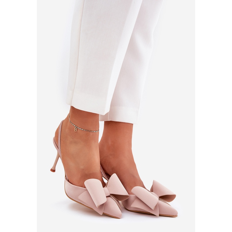 High heels with bare heels and beige bow 1