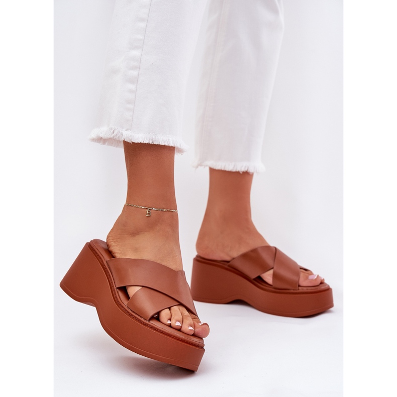 Women's flip flops on the platform and camel wedges brown 2
