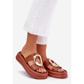 Women's flip flops on the platform with the golden detail Camel brown 1