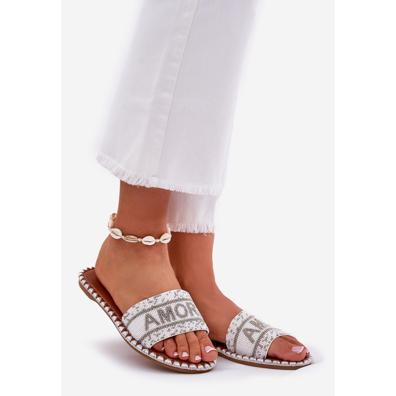 Flat -heeled women's flip flops with white decoration 1