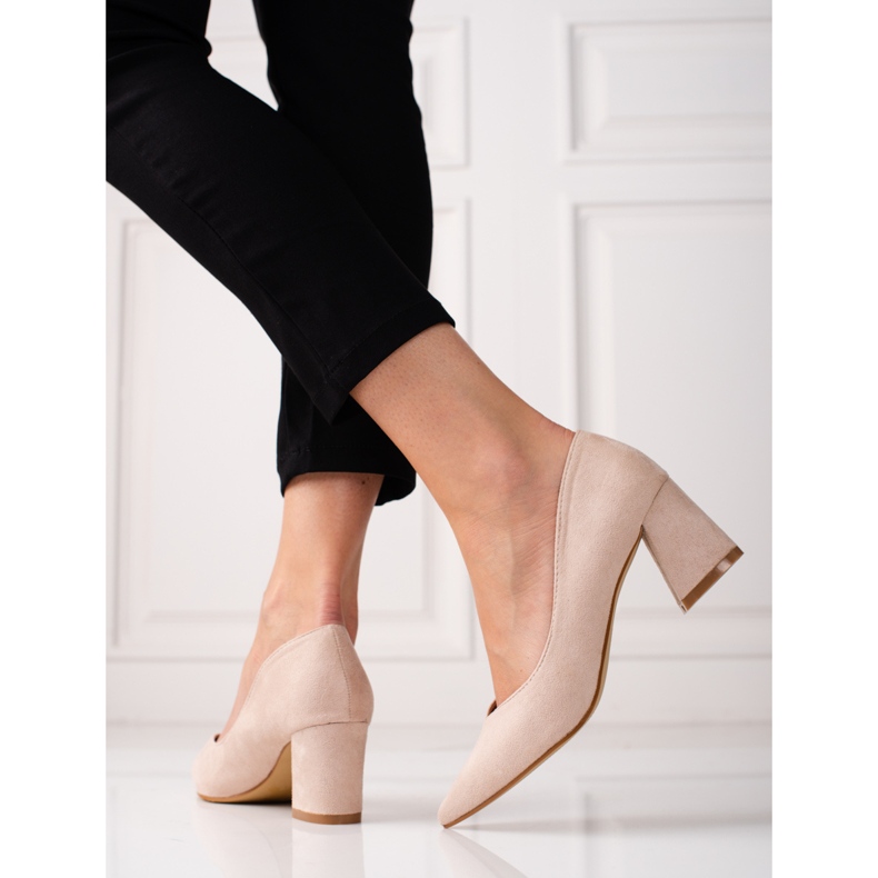 Women's pumps with a block heel beige 1