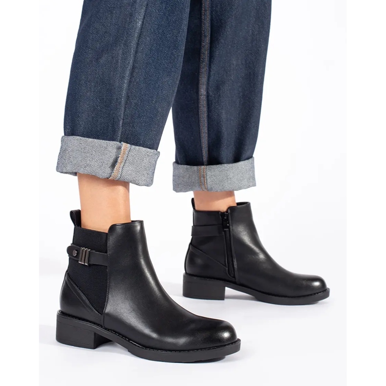 Black women's Chelsea boots with low heels 1