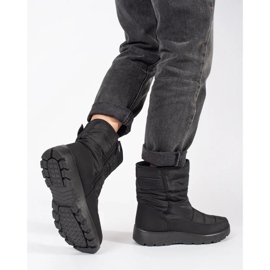 Black insulated women's snow boots 2