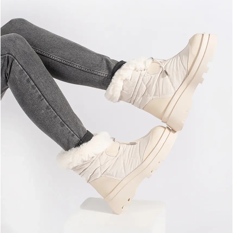 Seastar Beige women's snow boots with fur on the platform 2