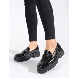 Goodin Black women's loafers on a platform decorated with a chain 1
